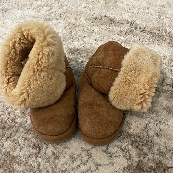 Ugg Classic Tall boot on Chestnut - Picture 5 of 6